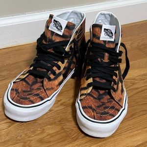 Vans Tiger Print High Tops NWOT. Men’s size 8.5, Women’s size 10.